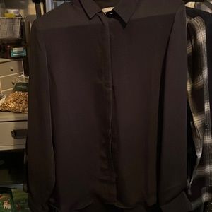 Woman’s h&m button down with gold button